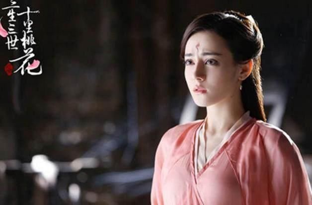 东华帝君下界历劫,与白凤九生下儿子白滚滚,最