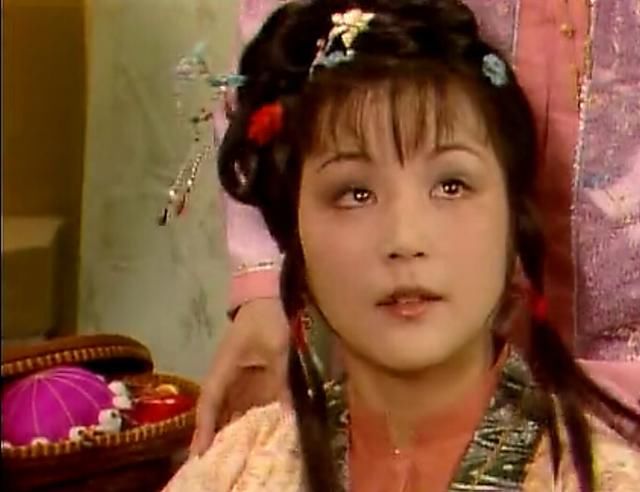 《红楼梦》里,群芳夜宴寿怡红,背后暗藏无尽悲