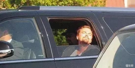 在高速路上开车,为什么会特别容易犯困?