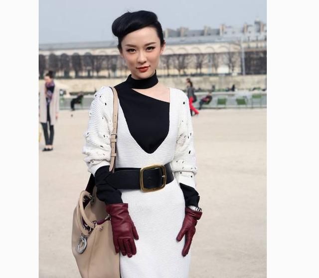 霍思燕晒家里的宠物和花花草草,却无意间暴露