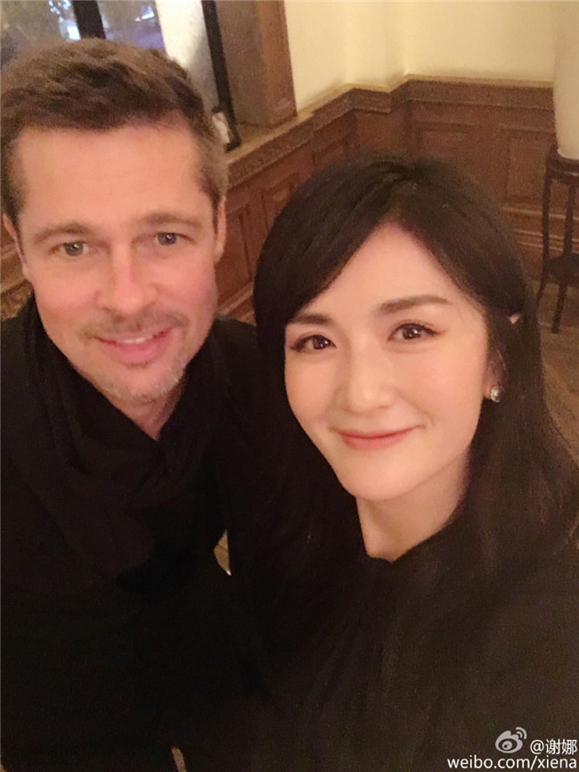 谢娜淑女装合影布拉德皮特 张杰当翻译 谢娜淑女装合影布拉德皮特 张杰当翻译