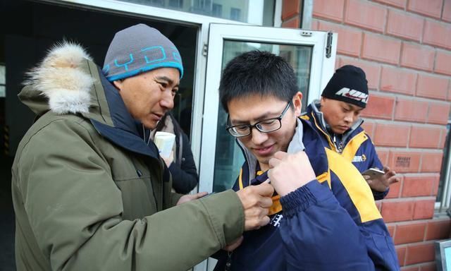 发金砖年终奖的德邦快递, 已经默默给员工的家