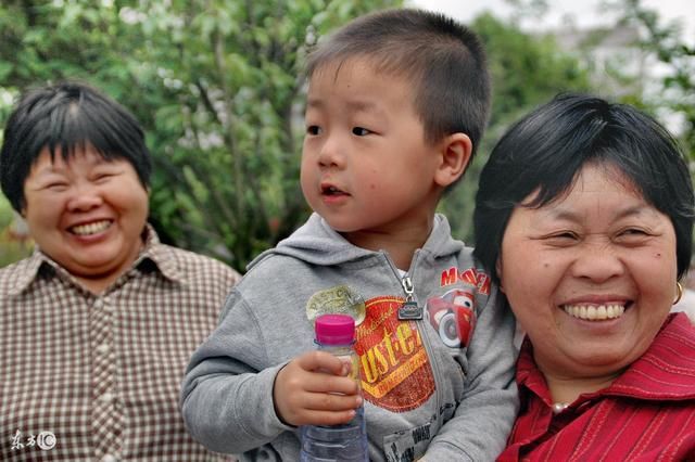 妈，我哥儿子是他生的，凭什么让我养，我也有孩子要养啊