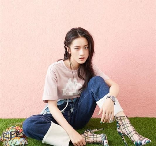 张雪迎厉害了,牛仔长裤外面再穿牛仔短裤,学姐