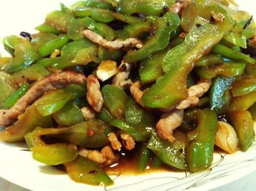 苦瓜和它一起食很容易引起肾结石,很多人都犯