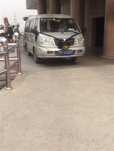 黑殡仪车牵出太平间承包潜规则 暴利始于太平间