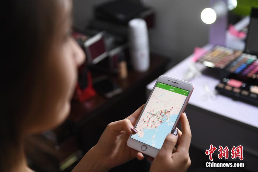 周朵尔曾一个礼拜内去了5个城市，起来的时候都不知道自己在什么地方。张瑶摄