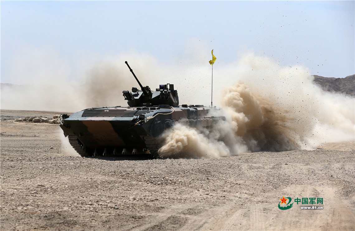 战车全力冲向终点。