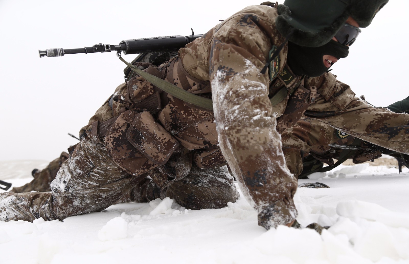 西藏阿里零下25℃ 边防战士踏雪巡边