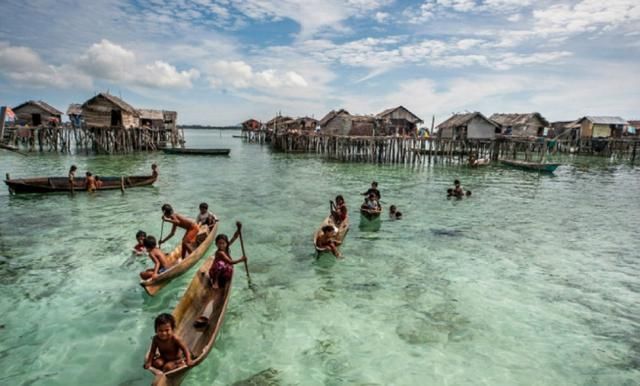 以船为家没有国籍,依靠大海生存,长期漂浮在海