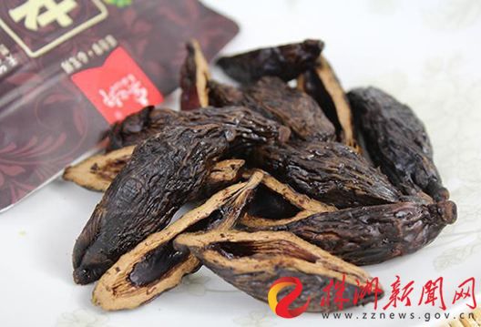 男子左脸肿胀多日 医生竟取出块"槟榔渣"