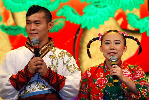 只不过从去年开始，就有媒体曝出夫妻二人关系不太正常疑似分居，但并未得到两位当事人的承认，而今年开始丫蛋倒是频繁出现在各种演出活动中，不仅有商演，还参加了很多综艺节目。