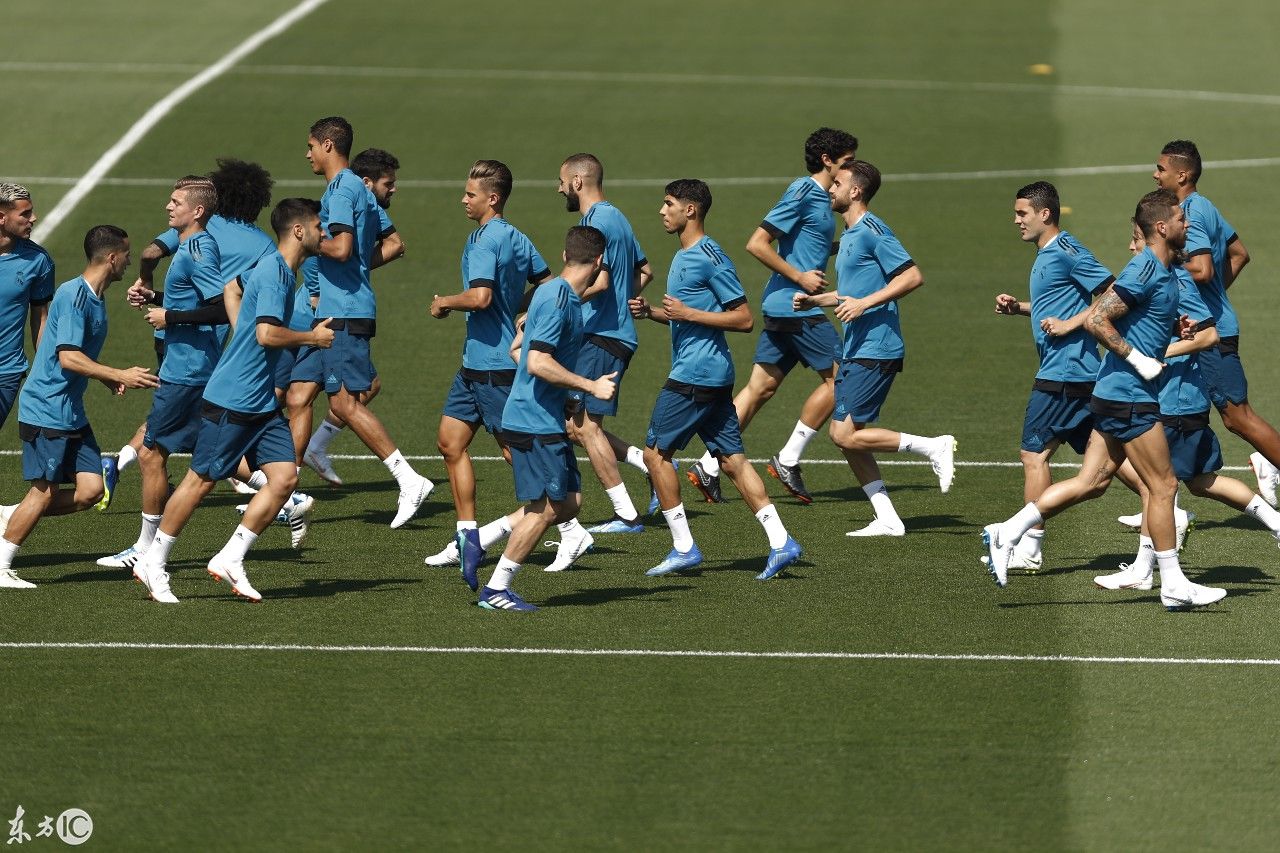 皇马集体备战欧冠决赛,C罗这腿上的肌肉应该让