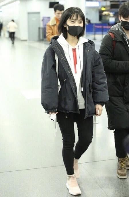 沈月的鼻子是有多大?被口罩压成了猪鼻子