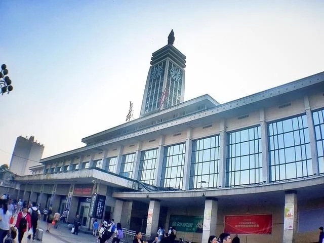 临沂去长沙,张家界,凤凰古城住哪里方便呢?张