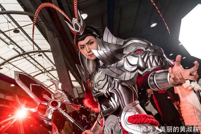 王者荣耀COS,威武霸气的吕布