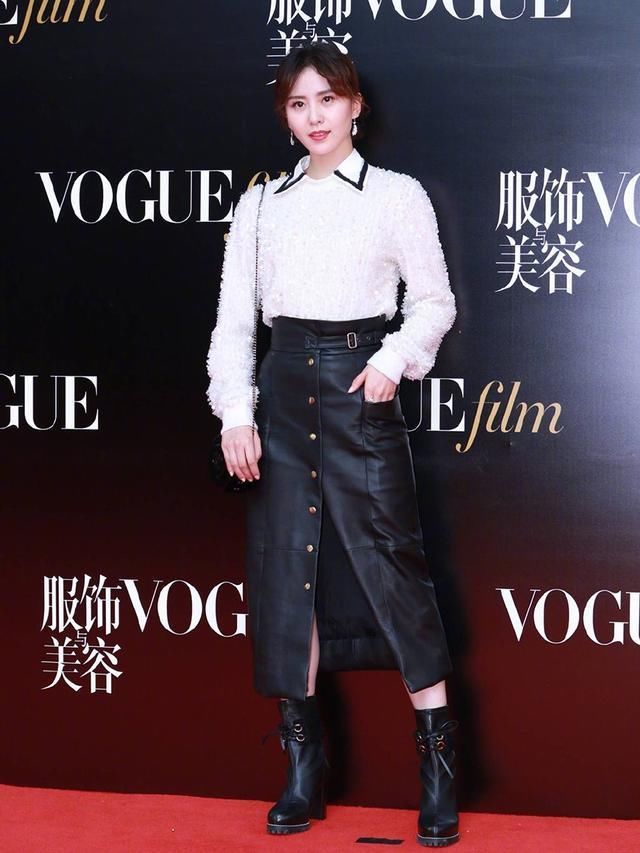 红毯未修图来袭,杨幂宋茜孙怡皮肤白,却都输给