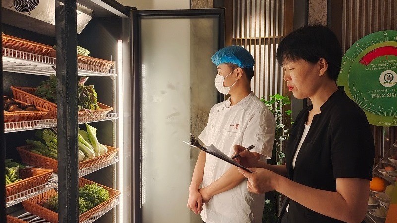 24年如一日,她用诚信守护“舌尖上的安全” 24年如一日,她用诚信守护“舌尖上的安全”