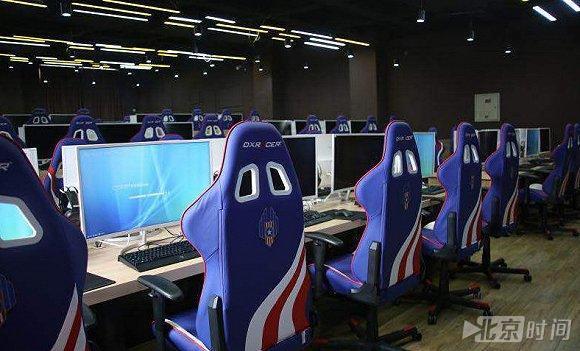 探秘蓝翔电竞学院:学费四万多 天天打游戏很爽