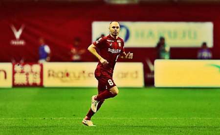 伊涅斯塔首秀惨败无碍偶像效应 日本女星:他一