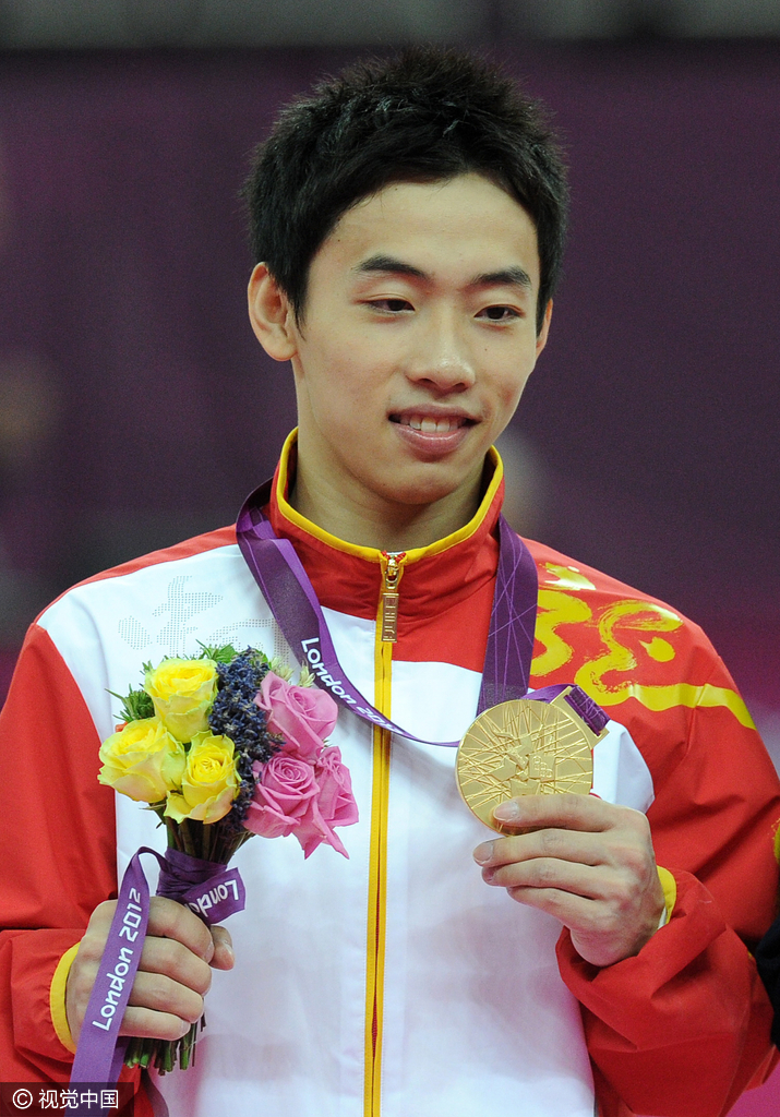 中国体操运动员邹凯和队友携手获得男子团体冠军，并成功蝉联男子自由体操冠军。