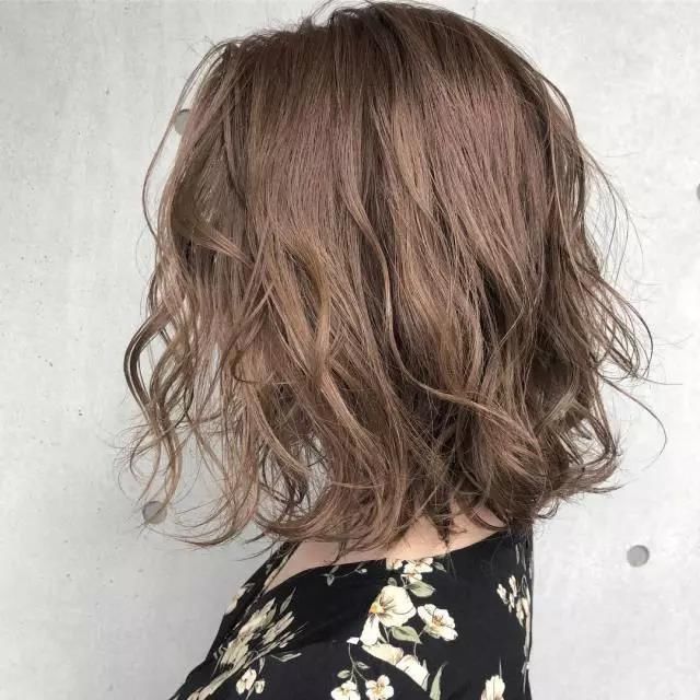 锁骨发怎么烫好看?2018年流行的线条烫锁骨发