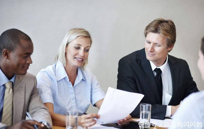 女面试官:十个哥哥,猜一个字?小伙子巧妙回答