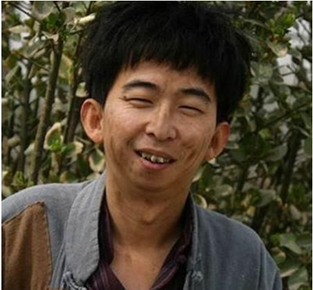 身高只有1米6的导演,身价近十亿,开30万车,娶了