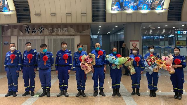 勇士凯旋!赴土耳其救援的北京蓝天队员回京 勇士凯旋!赴土耳其救援的北京蓝天队员回京