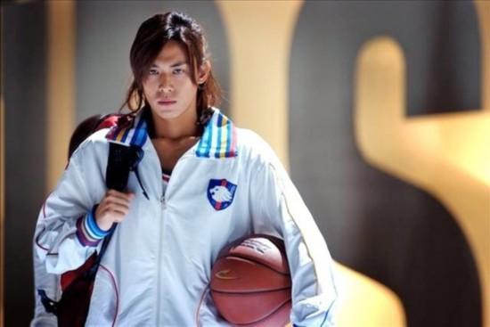 他是惹不起的黑二代,王思聪不敢碰他,向华强对