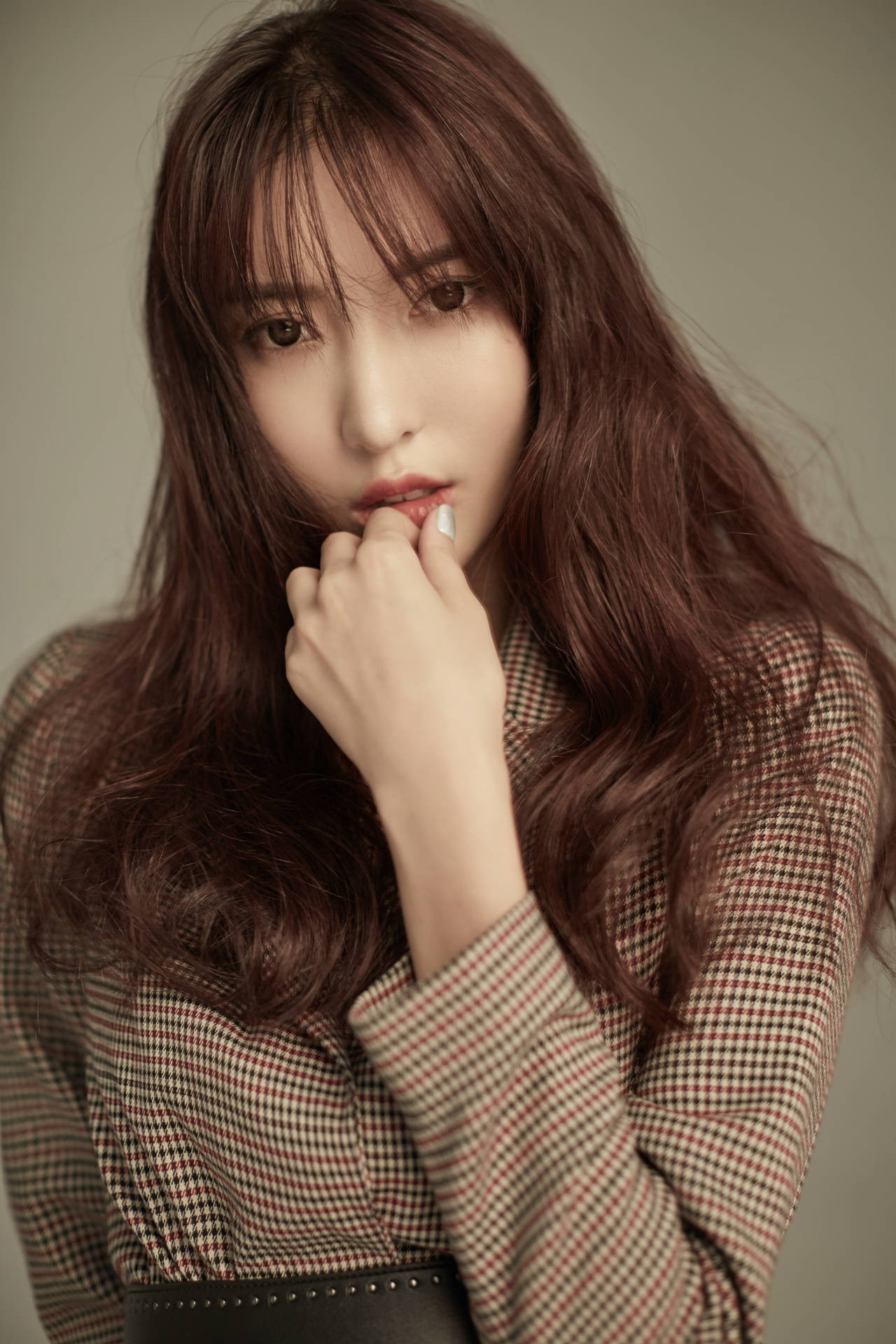 张洪艺高冷写真曝光 大秀美腿优雅迷人