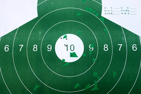 "第一次触摸实弹,第一次走进实弹射击场,第一次将子弹送出枪膛