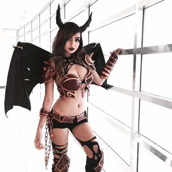 图为Ann Cosplay“痛苦女王”。