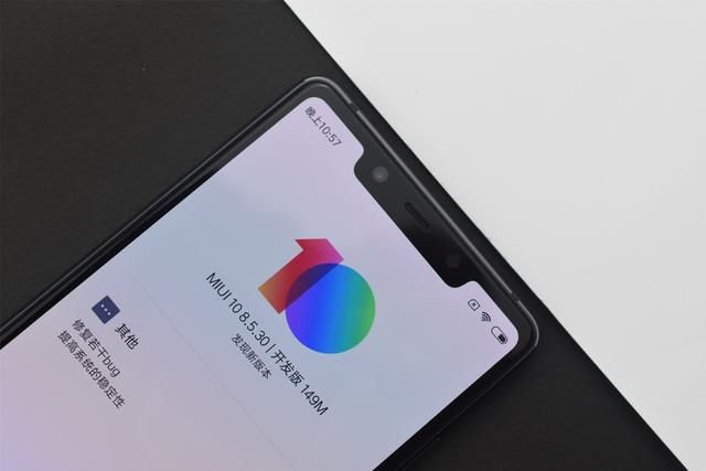 小米8SE中端旗舰,骁龙710+AMOLED屏,配置很