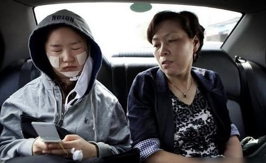 韩国女孩因自卑跑去整容,手术成功后她却哭了