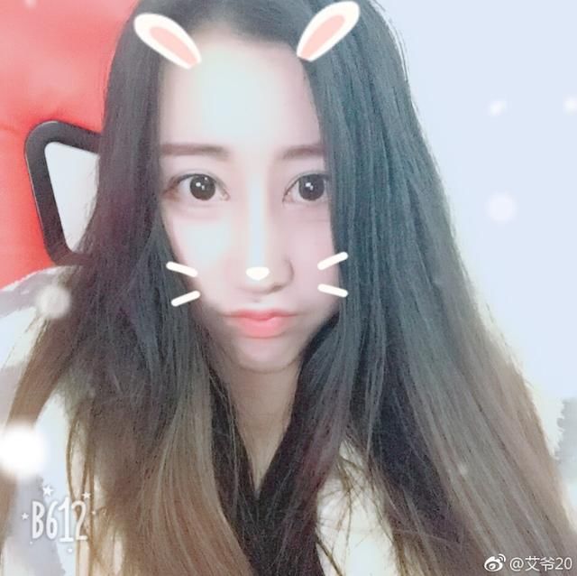 V宣布曾经的远古主播国服第一女玩家艾大妈即