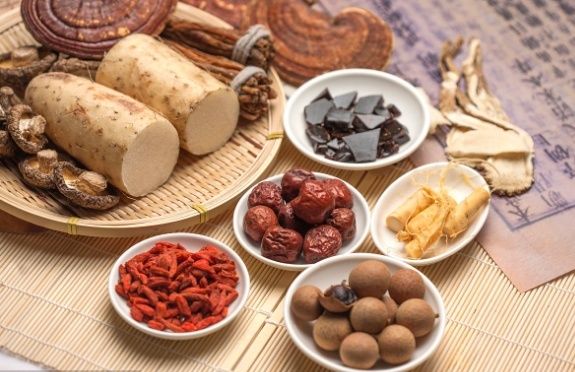 湿气缠身甩不开?睡前6个小方法,动动手,祛湿排