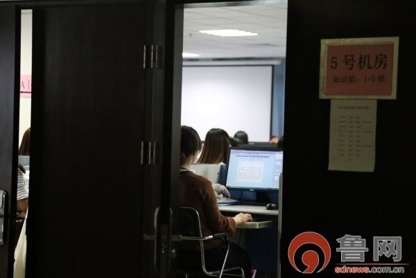 直击2018山东高考评卷现场 219.4万份试卷如何