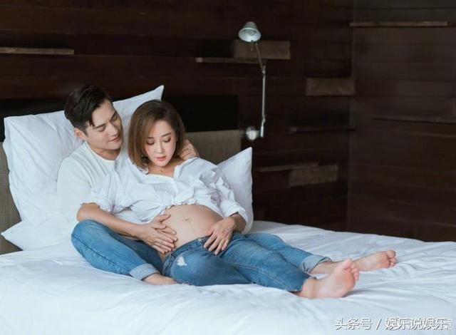 严屹宽晒妻子杜若溪大肚照,网友哭诉:怀孕了腿