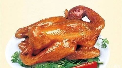 德州扒鸡骨酥肉嫩,每一口都丝丝入味,五香脱骨 德州扒鸡骨酥肉嫩,每一口都丝丝入味,五香脱骨