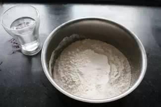 简单易做的凉皮方法,劲道爽滑超好吃,在家也能