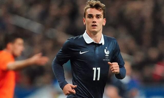 C罗开的是法拉利F12-TDF和兰博基尼LP700