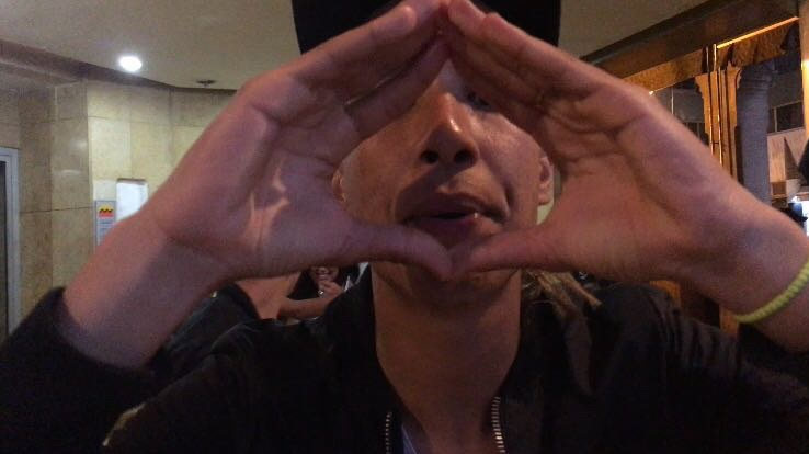 摩洛哥帅哥街头尬舞:不当明星真可惜! 摩洛哥帅哥街头尬舞:不当明星真可惜!