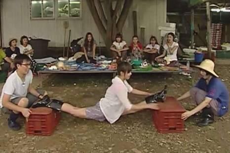 劈一字马就服这些女星,宋茜真功夫,谢娜难度高