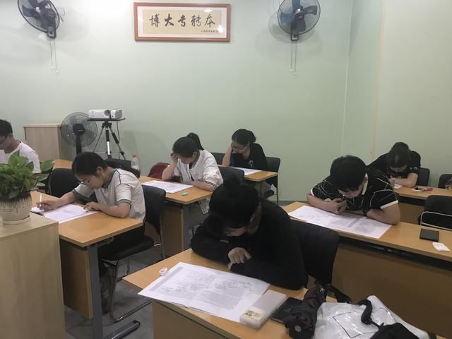 在江苏,中考成绩不理想,复读还是五年制一贯