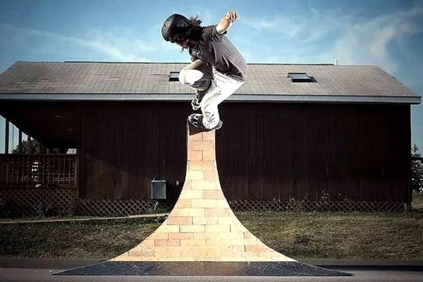 《健身圈》极限轮滑 飞跃长空