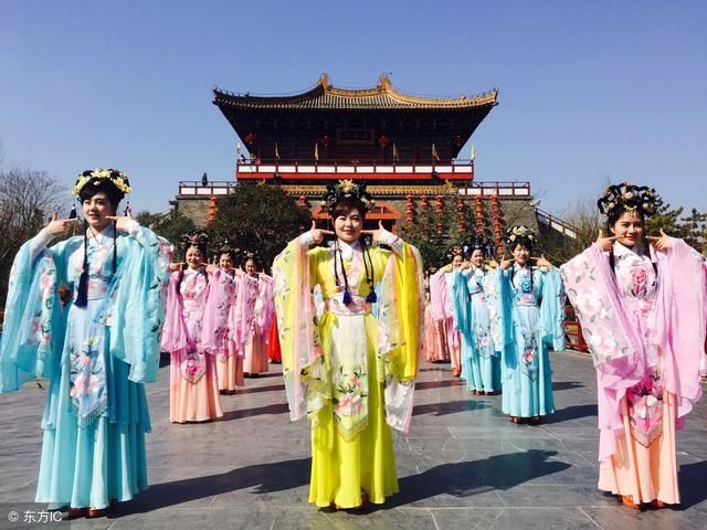 那么一位皇后,为了灭小三的威风,当着皇帝面扇