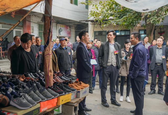 电影《大梦难忘》定档11月26日 一展基层治理真实写照(图5) 电影《大梦难忘》定档11月26日 一展基层治理真实写照(图5)