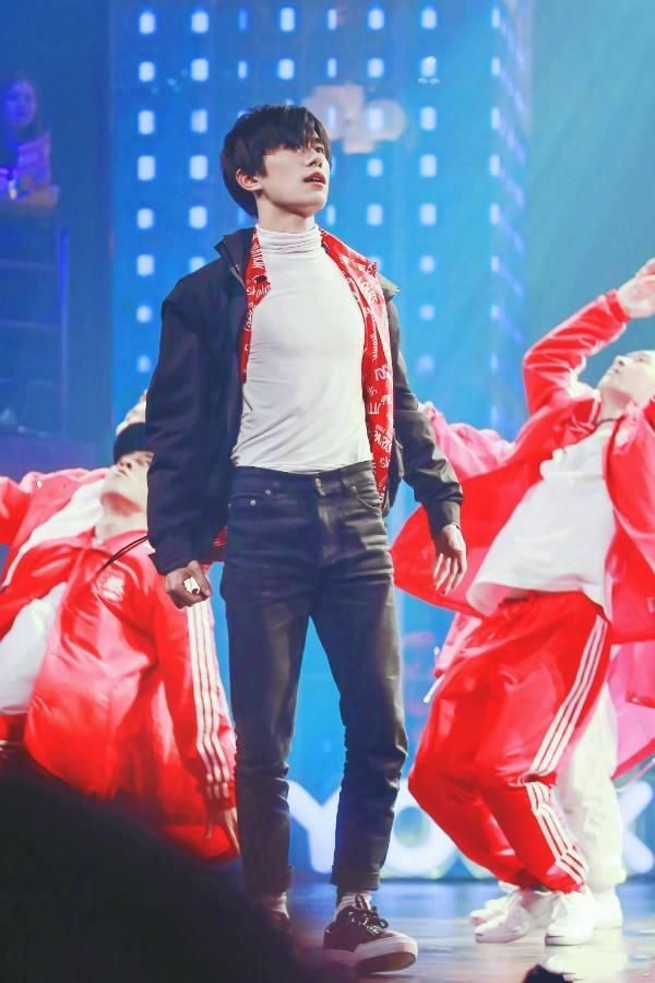 《这就是街舞》总决赛高能预警,易烊千玺胸肌