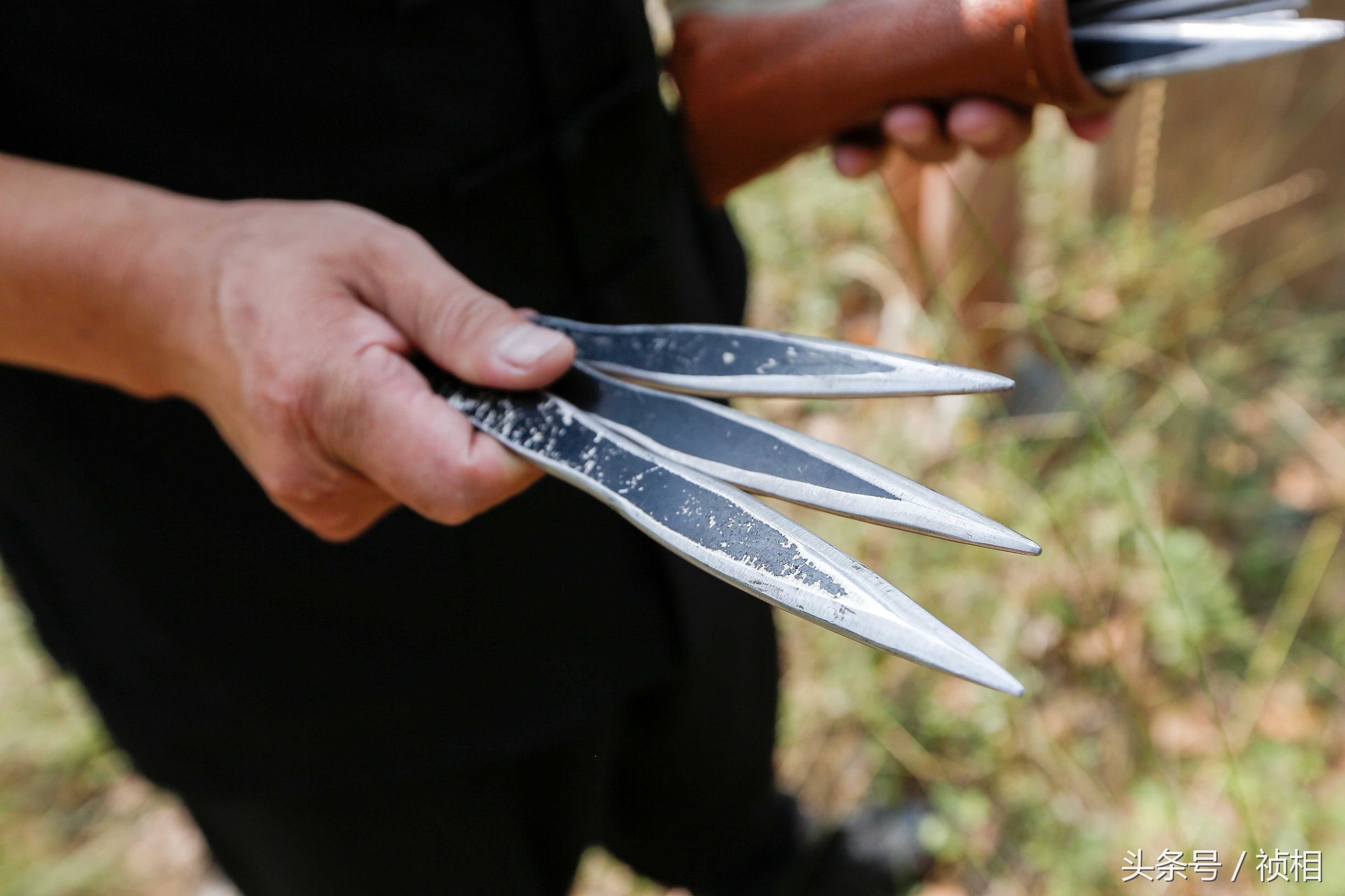 筷子、铁钉、螺丝都能做暗器 “中国暗器之王”原来是农民 筷子、铁钉、螺丝都能做暗器 “中国暗器之王”原来是农民